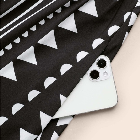 BloomChic Black and White Geometric Pattern Dress NWOT 18-20 - Picture 6 of 13